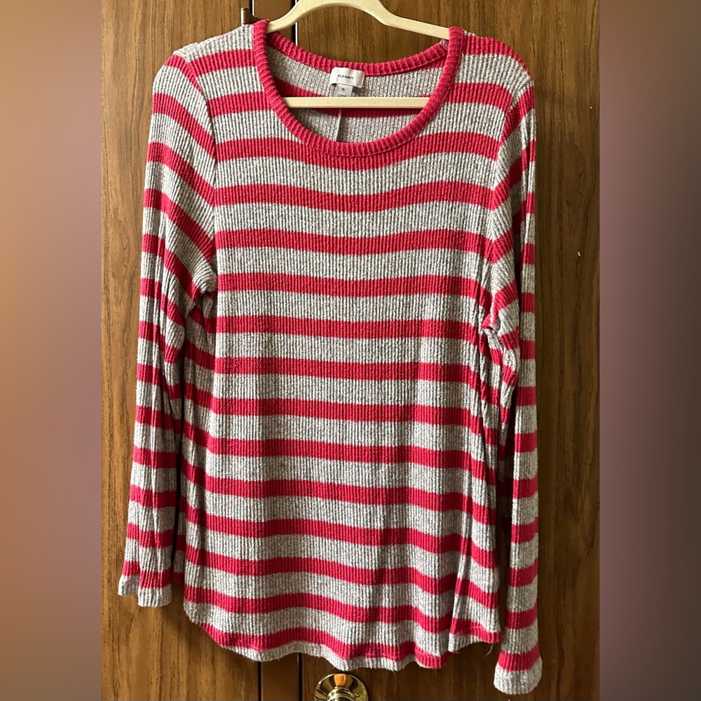 Gray & Red Old Navy Sweater Size XL